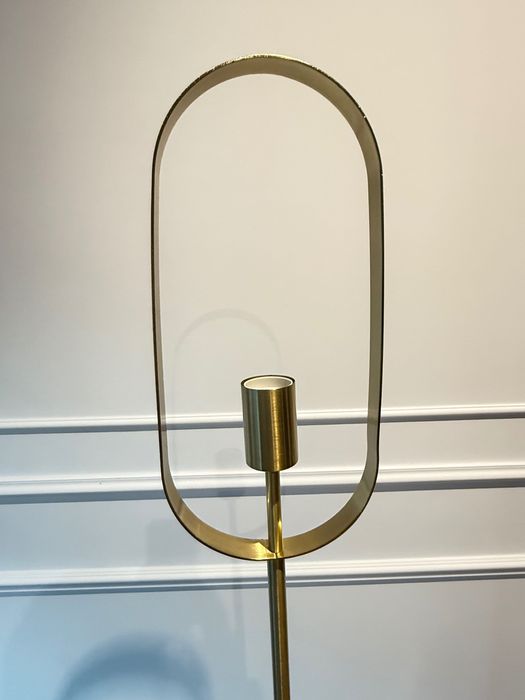 Candeeiro de pé alto dourado