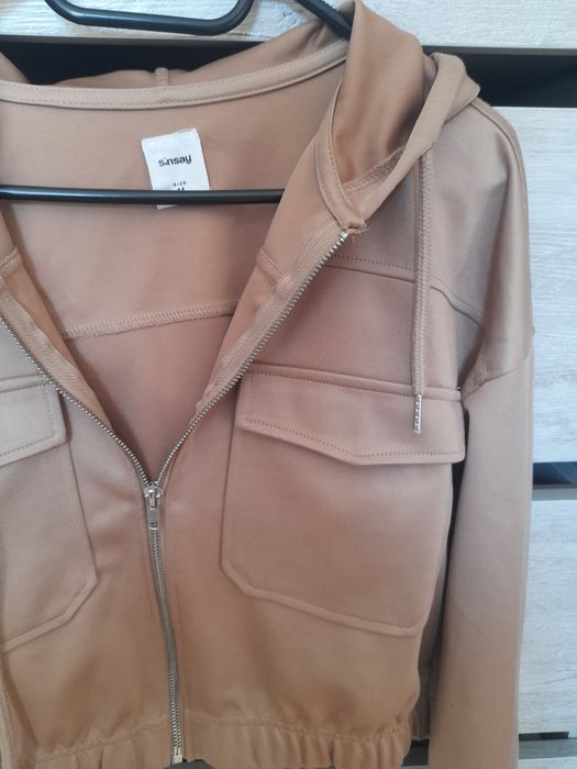 Bluza beżowa z kapturem