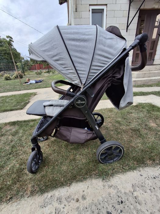 Всесезонна прогулянкова коляска Baby Design Look (польського виробництва).