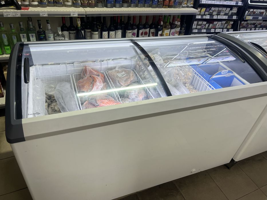 Продам морозильну вітрину  2024 juka 500