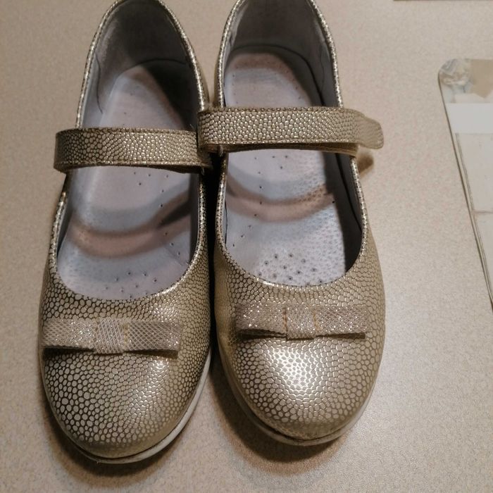 Baleriny złote Kornecki r. 33