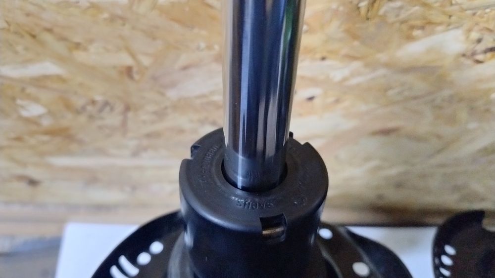 Продам стійкі Сакс орігінал Германия Skoda Octavia a7  пробіг 40 тис