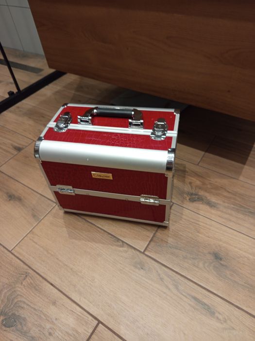 Kuferek na kosmetyki