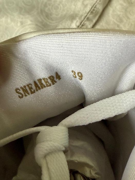 Tênis da marca Sahoco