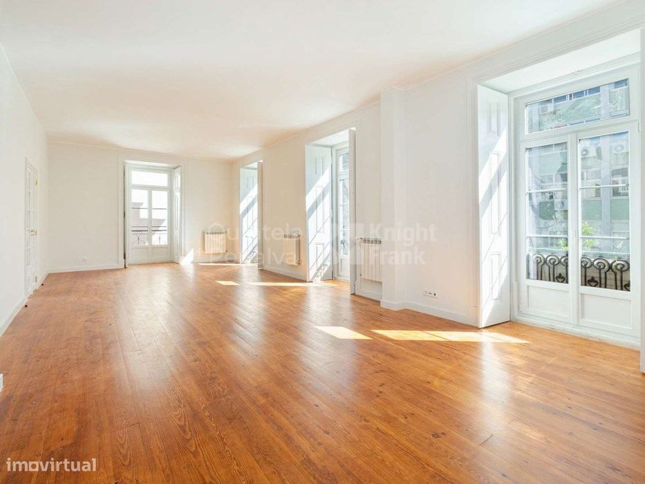 Apartamento T4 para arrendamento em Santo António, Lisboa