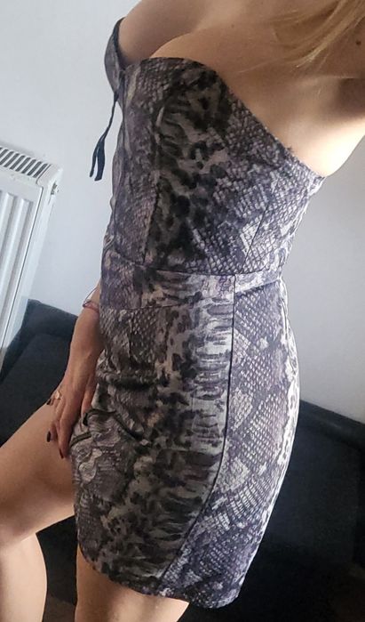 Super sexy sukienka qed London r.38 print wąż