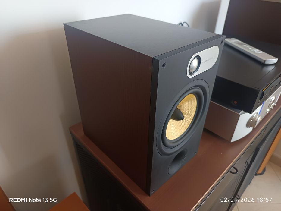 Colunas Bowers Wilkins 685