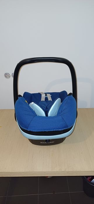 Fotelik Nosidełko  i bazą MaxiCosi