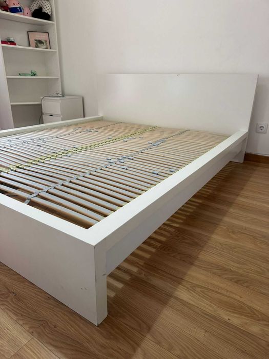 Cama de Casal Grande em Madeira – Branca