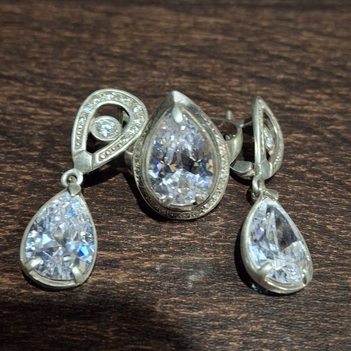 Шикарный серебряный гарнитур