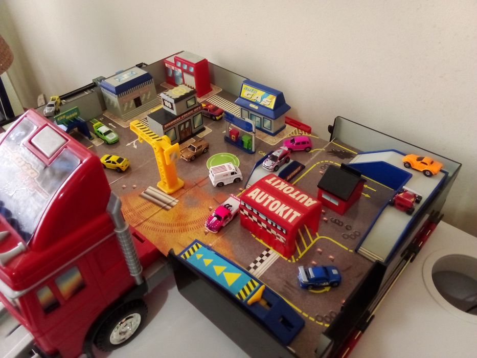 Camião AutoKit da Famosa