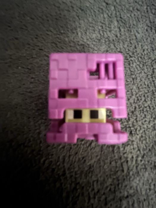 Figurka Minecraft kinder joy kliker
