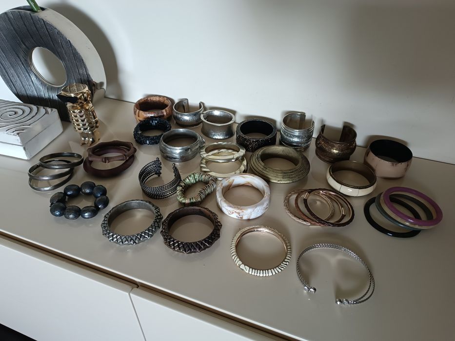 Várias pulseiras desde 1.5 €