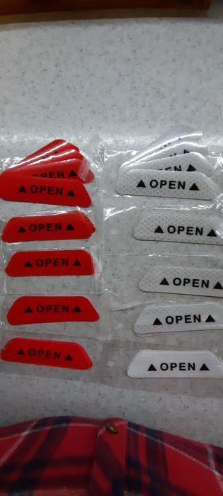 Продам наклейки светоотражающие.