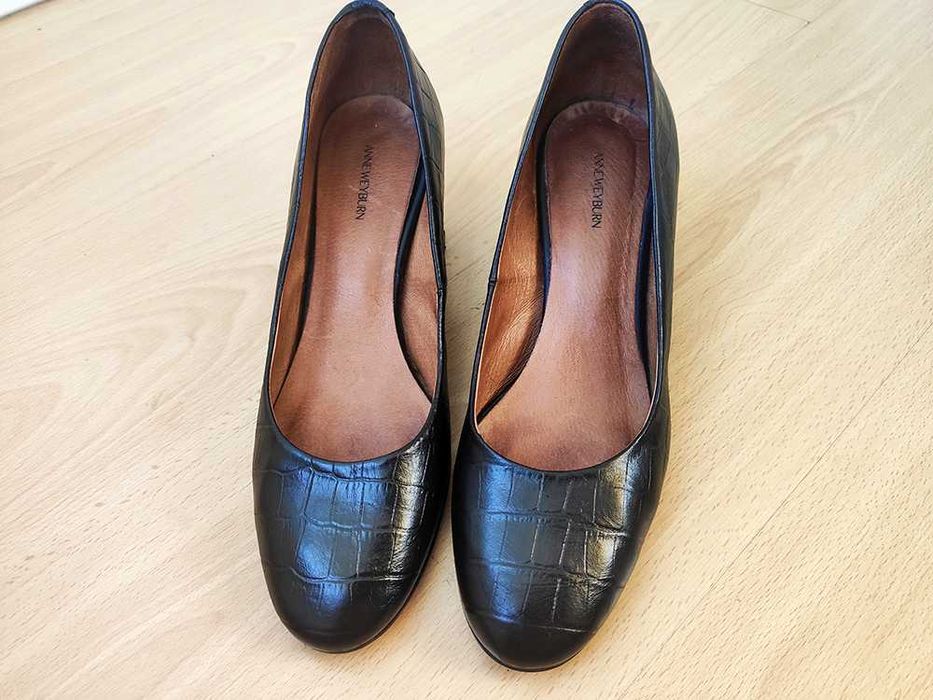 Sapatos de pele, pretos