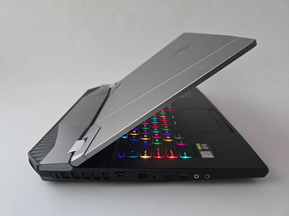 MSI GT76 TITAN I9 9900K/RTX 2080/RAM 64GB/SSD 256GB/240Hz