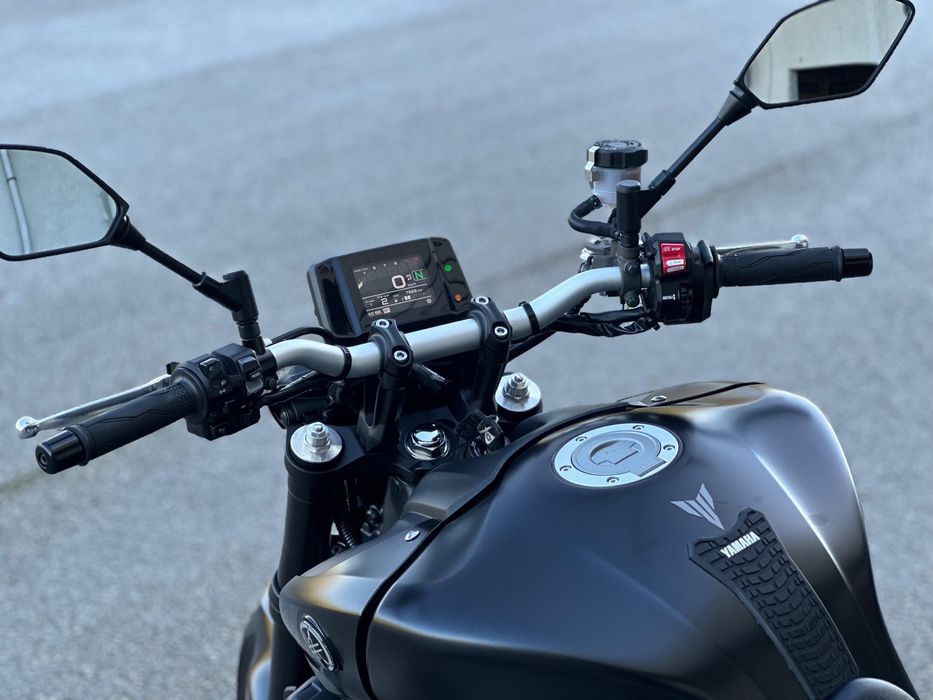 YAMAHA MT-09 c/ Poucos Quilómetros e Garantia!