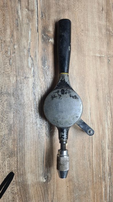 Stara wiertarka reczna