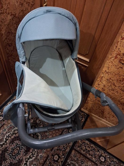 Дитяча прогулочна коляска