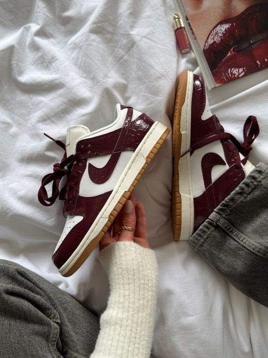 Nike Dunk Low Burgundy Croc жіночі кросівки найк данк бордо