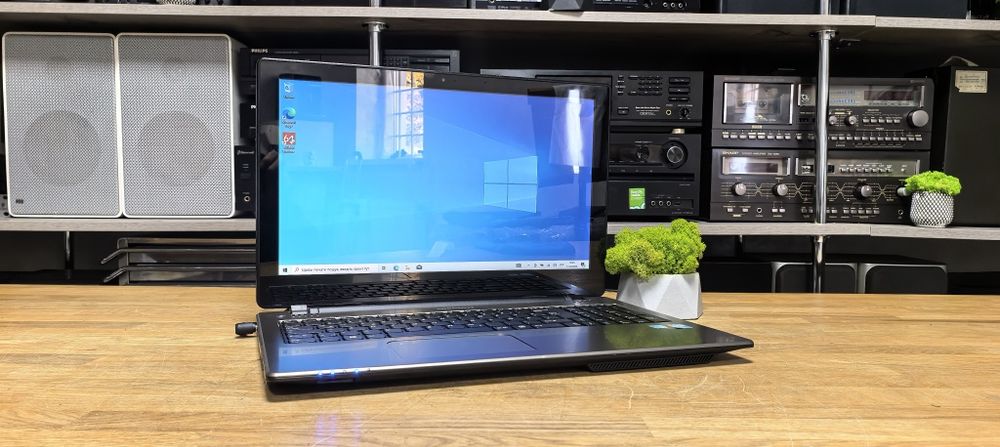 Ноутбук Medion E6240/Celeron N2920/Ram 4Gb/HDD 500Gb/Win 10
