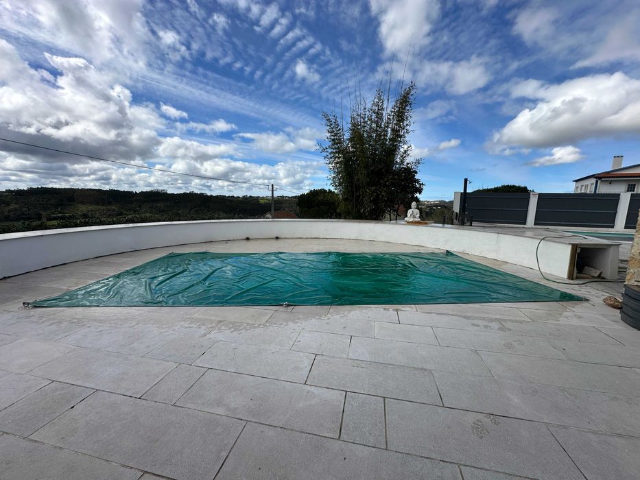 Toldo com 8,90m x 3,70m olhais a cada 40cm