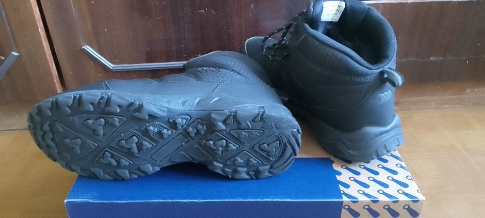 Продам зимові ботінки