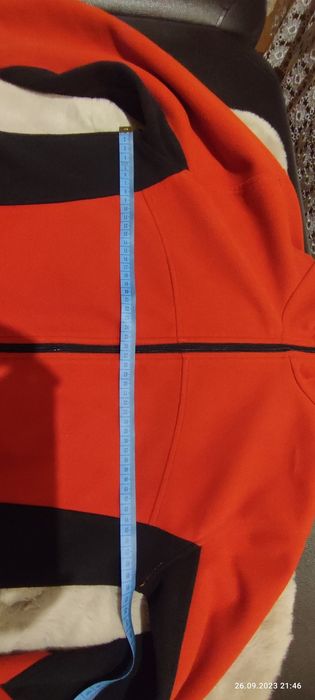 Ceglasty windstoper z czarnymi wstawkami , rozmiar S