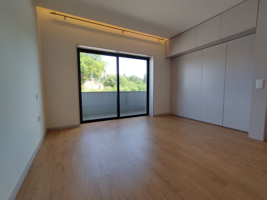 Moradia T3 com garagem fechada e área exterior
