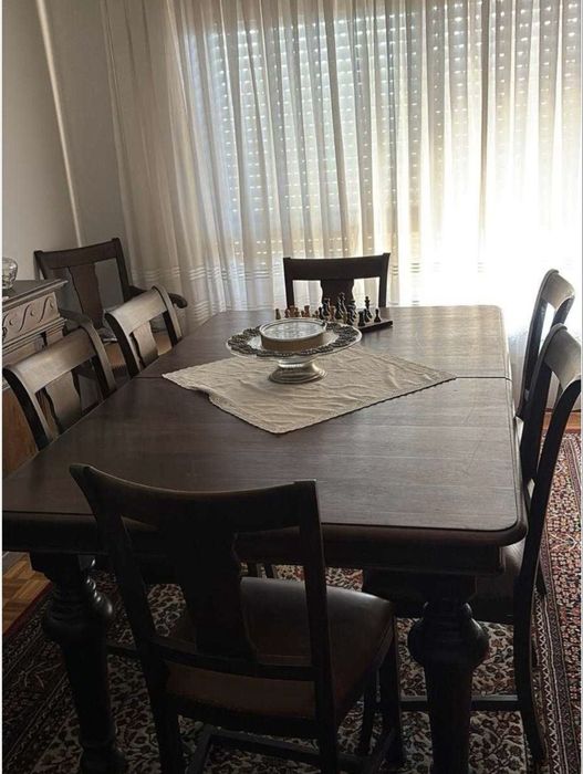 Mesa em carvalho nova s/marcas de uso + 4 cadeiras de carvalho almofad