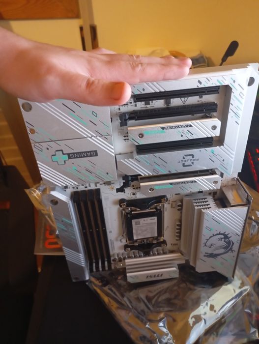 Motherboard ATX MSI B850 Gaming Plus WiFi — Nova, Selada, com Garantia