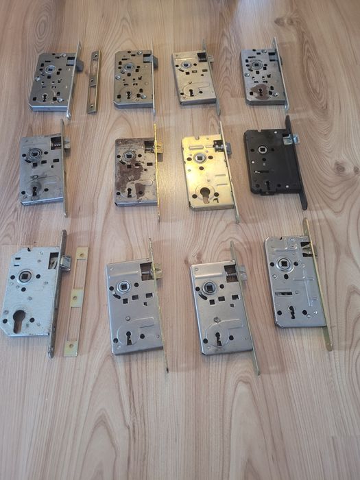 Zamki wpuszczane do drzwi 12 szt.