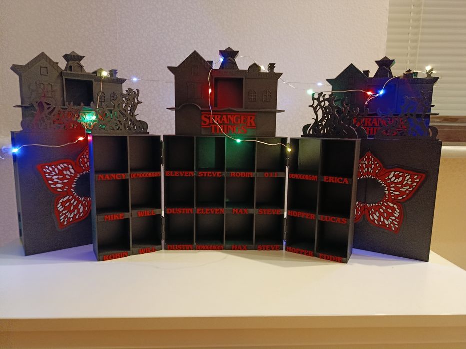 Стенд для Фігурок Stranger Things Kinder Joy. Дивні Дива.