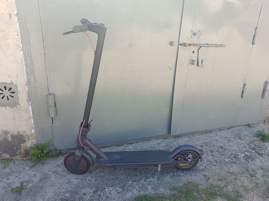 Самокат Mi scooter 2 pro
Стан б/у 
Пробіг 800-2000 км
Недавно замінялась камера
Макс швидкість 25 км/год 
Ціна 6000 грн
Деталі в приват