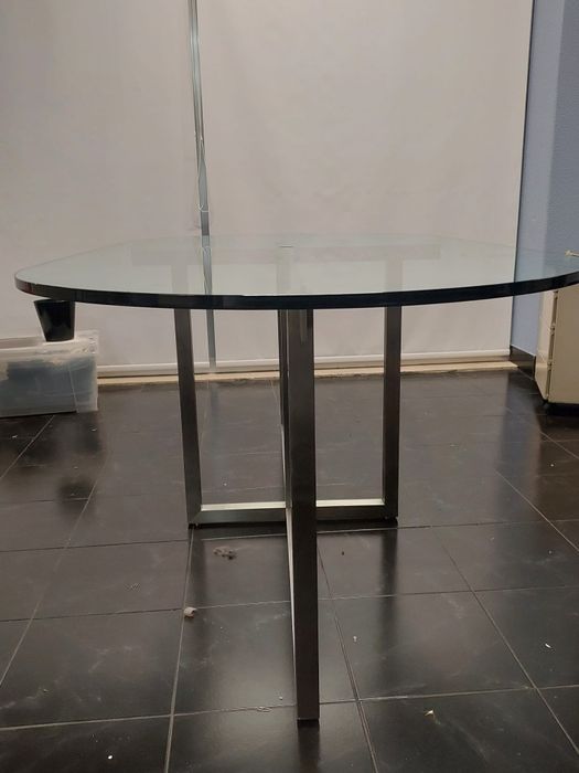 Mesa de vidro oval