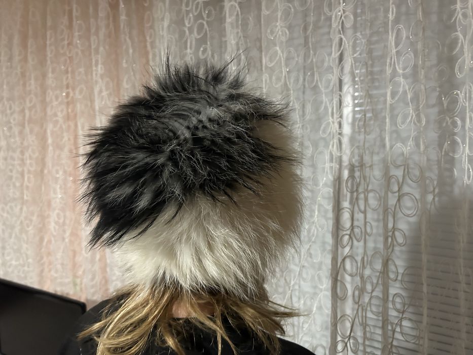 Шапка з натурального хутра чорнобурка