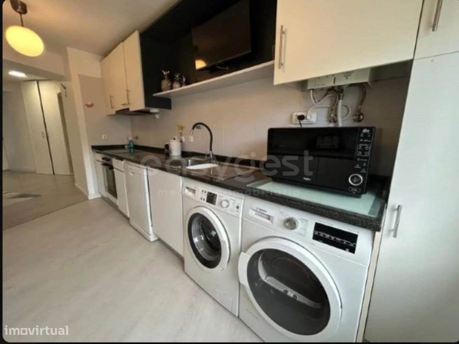 Apartamento T3 com lugar de garagem situado nas Barrocas