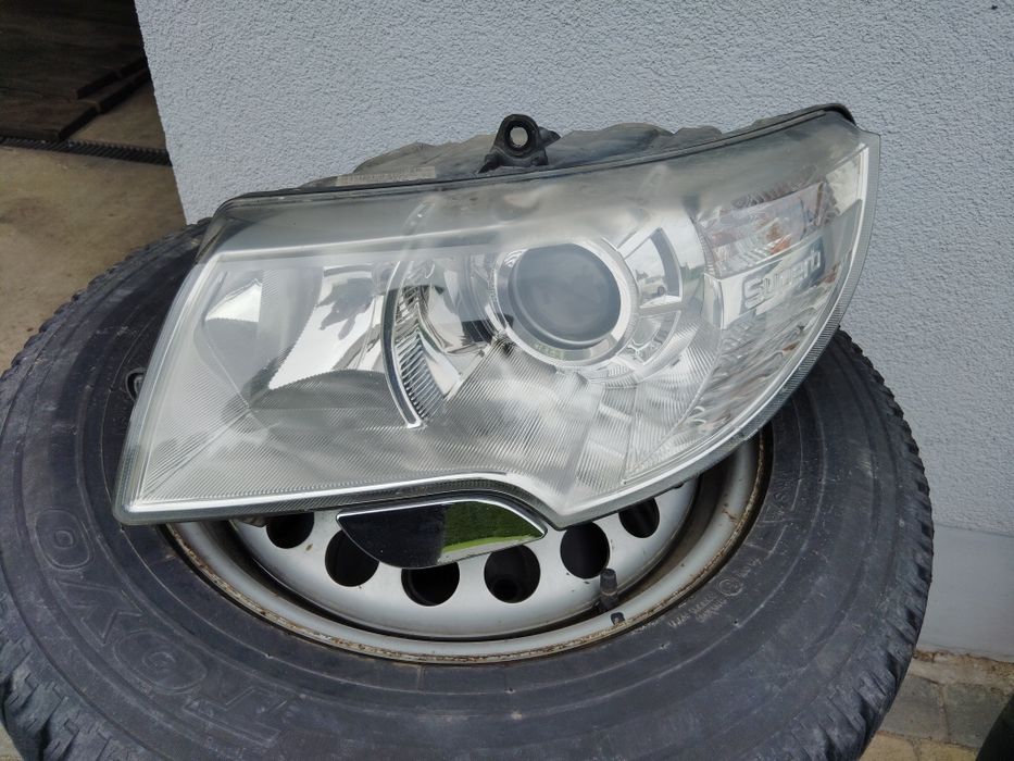 Lampa reflektor lewy przód skoda superb 2 stan bardzo dobry w pełni sprawna 3t1941015c
