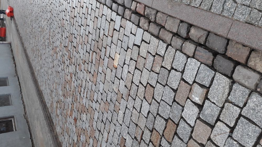 Kostka granitowa cieta płomieniowana starobruk bruk kamień polny
