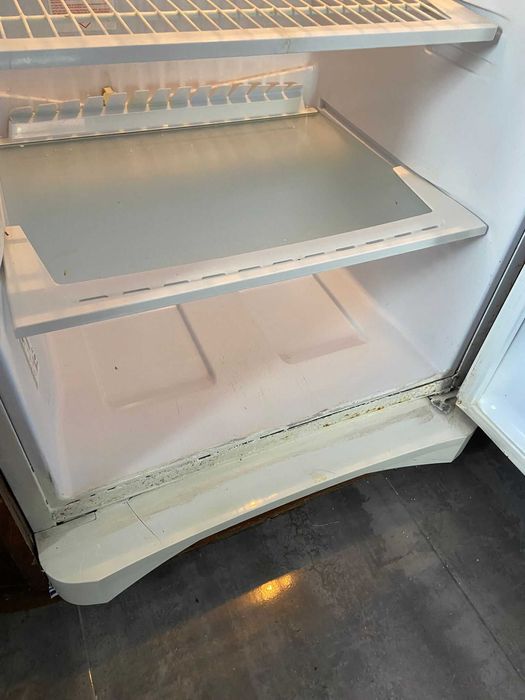 Frigorífico com pequena arca