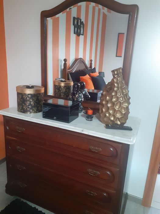 Vende se quarto de casal