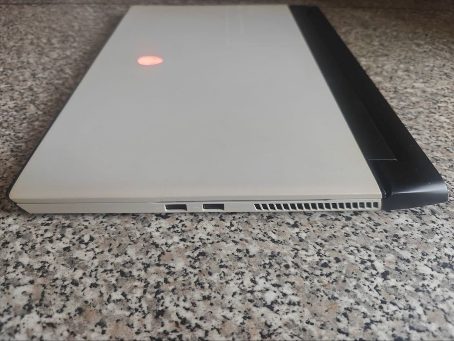 Alienware M17 R2 i7/16 RAM/256 SSD/ RTX 2060