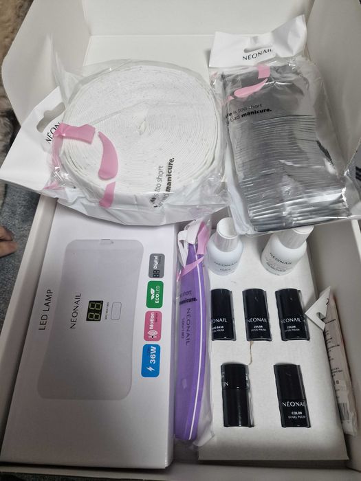 Набір для манікюру NEONAIL  (УФ лампа, база, топ, гель лаки)