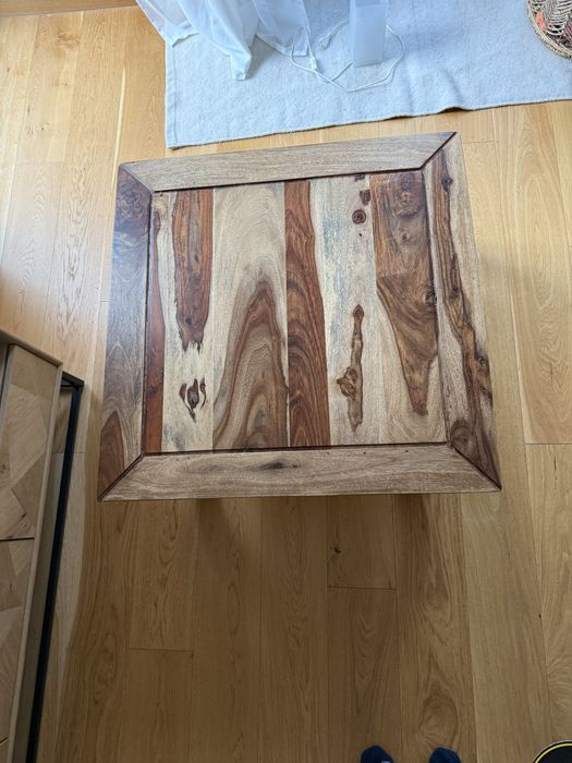 Stolik kawowy w stylu kolonialnym