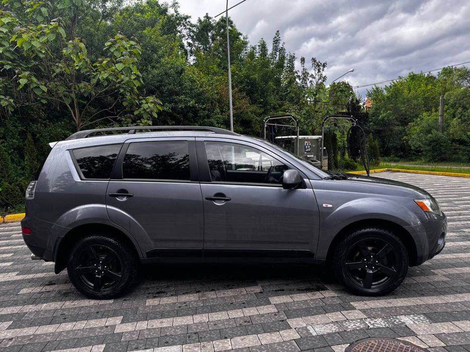 Mitsubishi Outlander XL