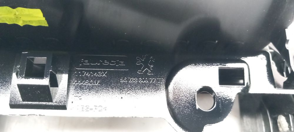 Moldura da consola central / rádio / aro PEUGEOT 2008 I (CU_)