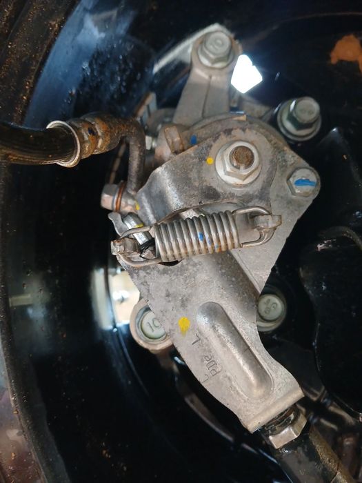 Pinça travão / maxila de travão trás esquerda KIA Ceed (CD)