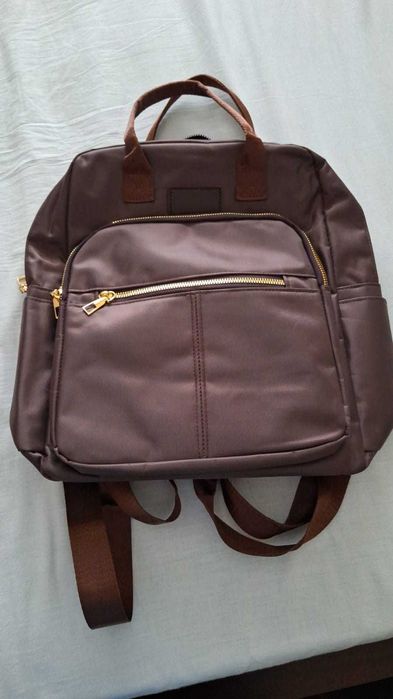 Mochila castanha NOVA