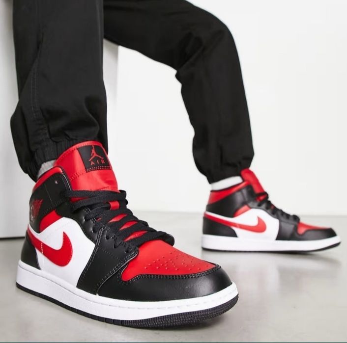 Jordan 1 mid 45 размер  11 us  red black white