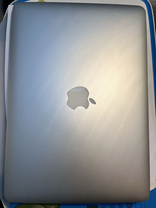 MacBook Air 13” (2017) apple